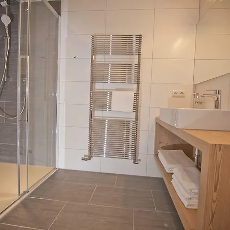Haus Notburga בית הארחה סרפהאוס